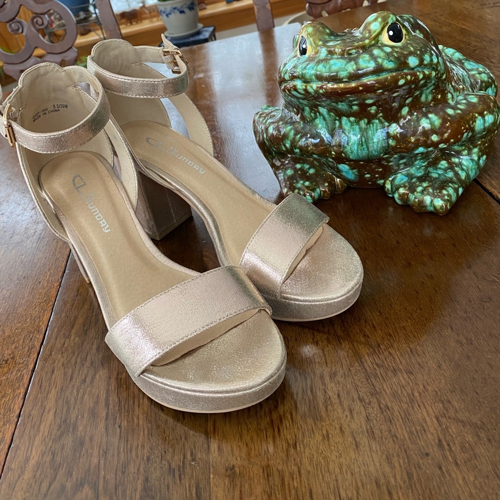 CL Launday Gold Platform Chunky Heel Sandals 8.5